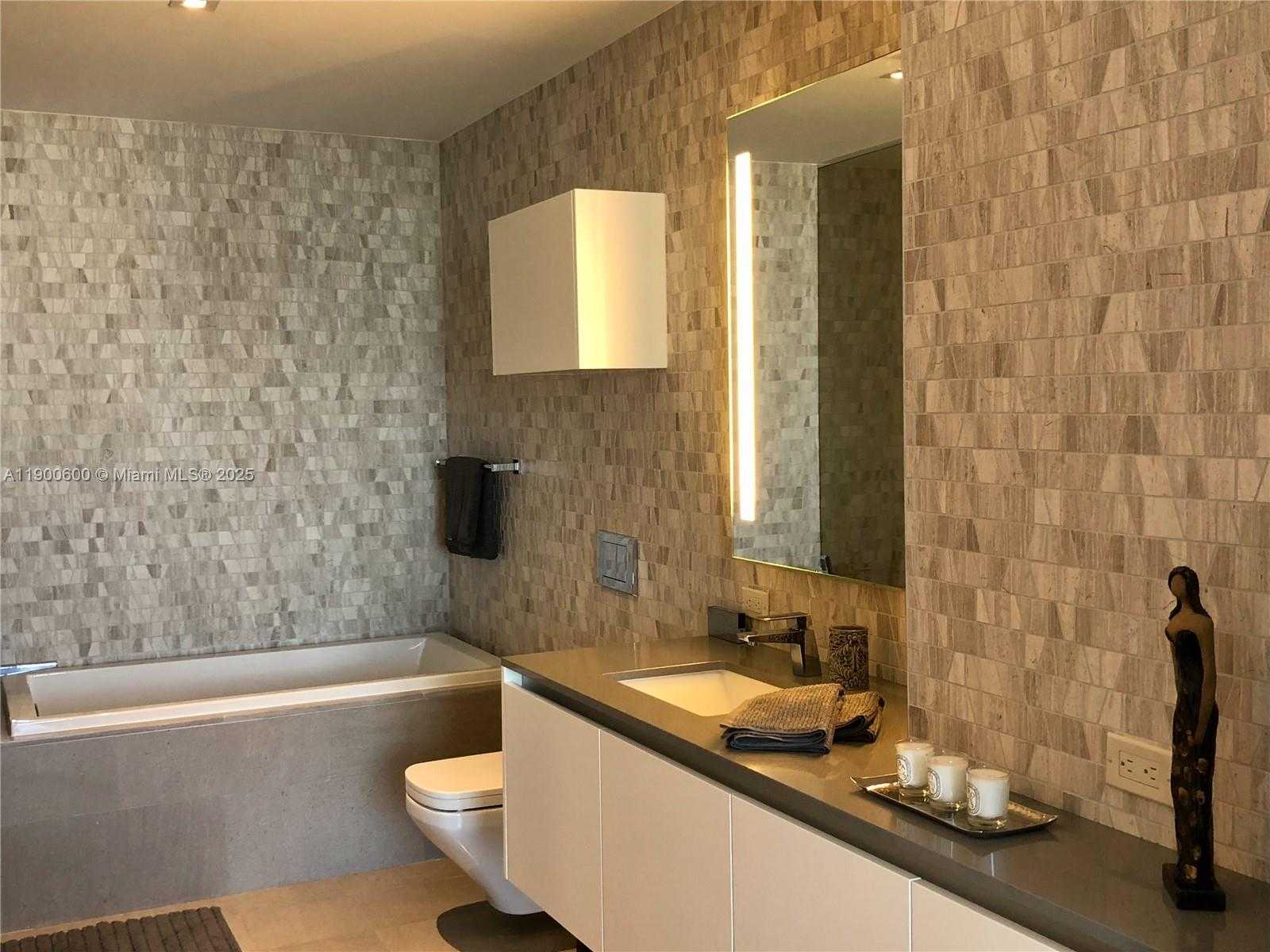 Small Image of 68 SOUTH EAST 6TH ST #2006, Miami Number 20