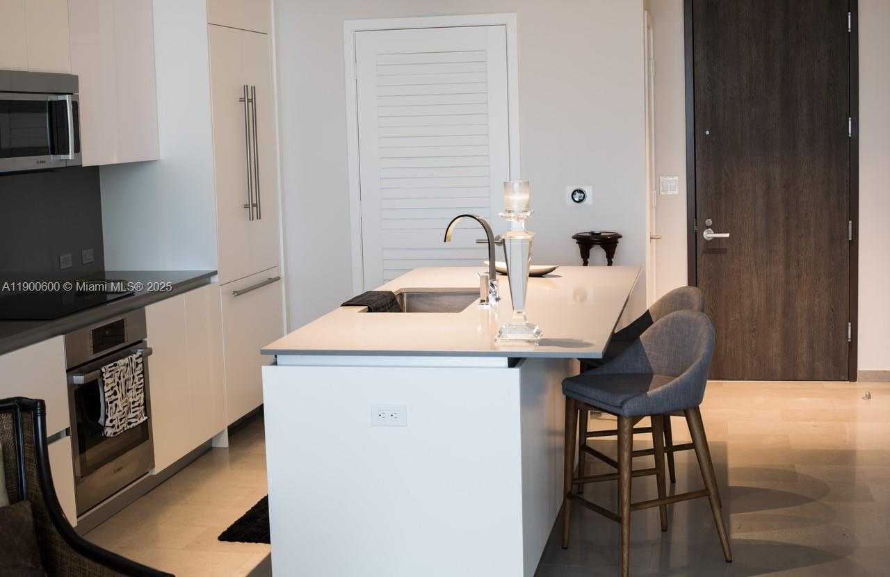 Small Image of 68 SOUTH EAST 6TH ST #2006, Miami Number 22