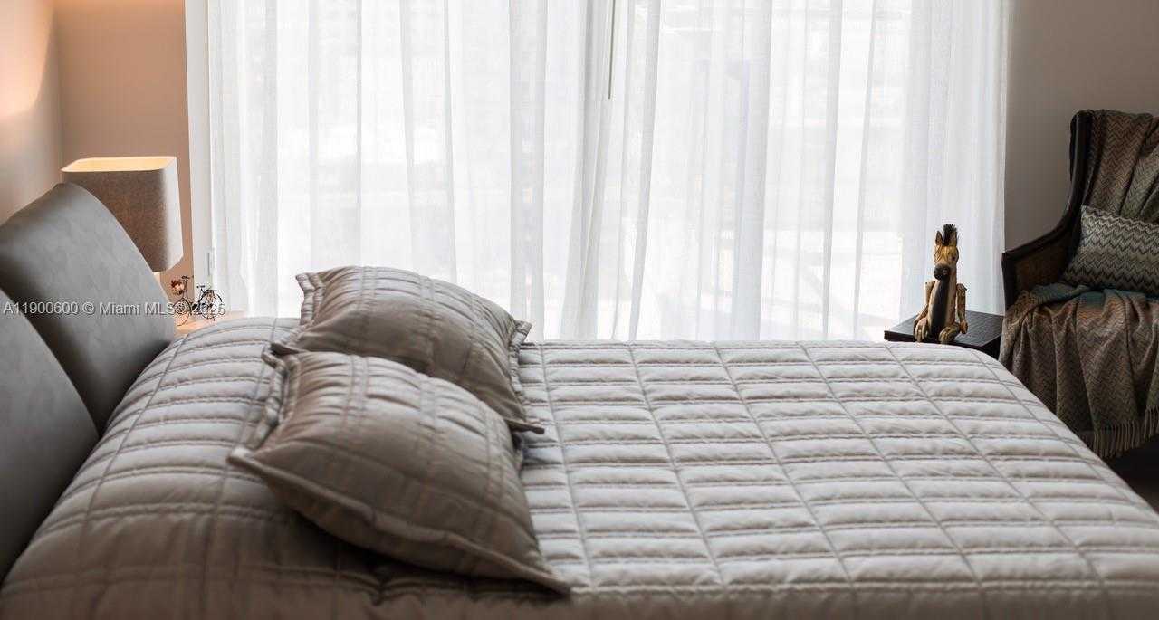 Small Image of 68 SOUTH EAST 6TH ST #2006, Miami Number 25