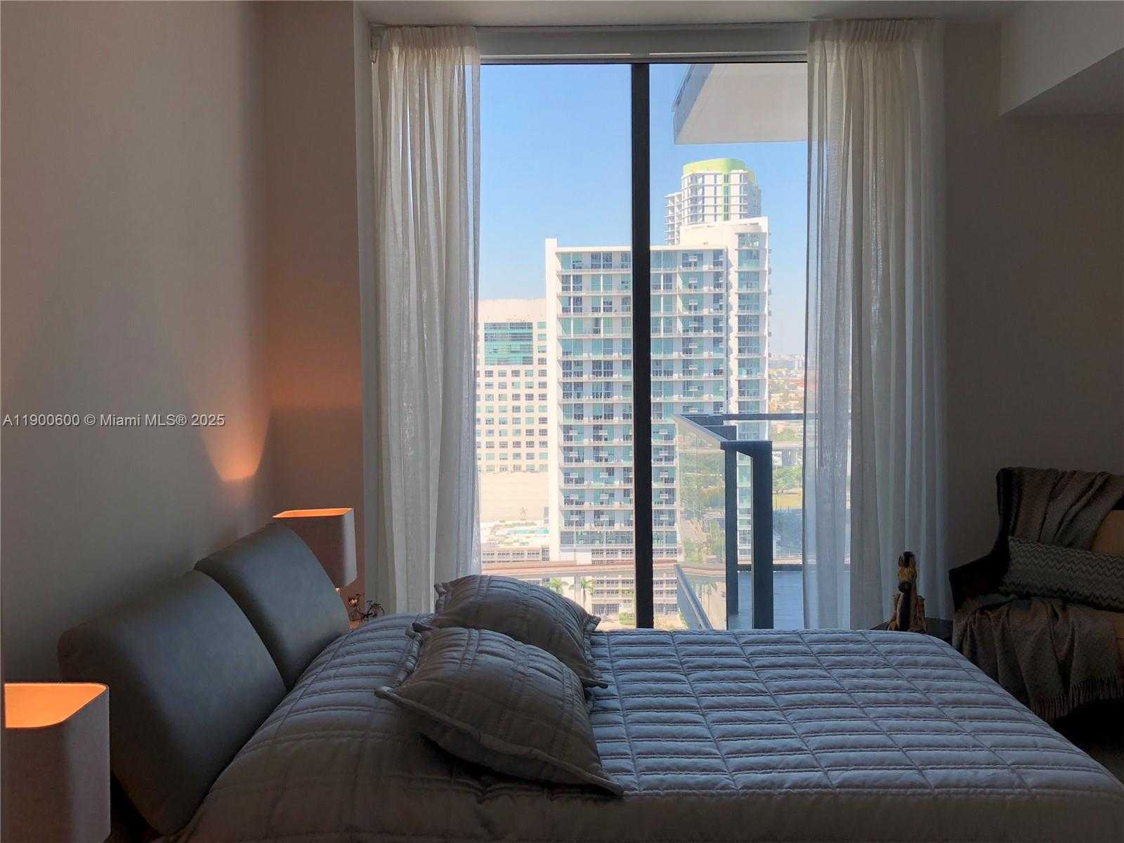 Small Image of 68 SOUTH EAST 6TH ST #2006, Miami Number 26