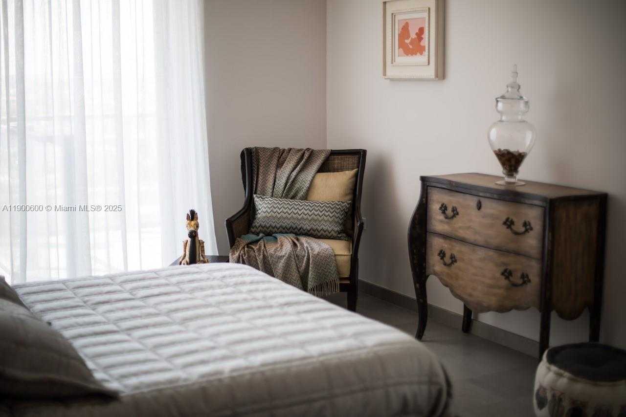 Small Image of 68 SOUTH EAST 6TH ST #2006, Miami Number 28