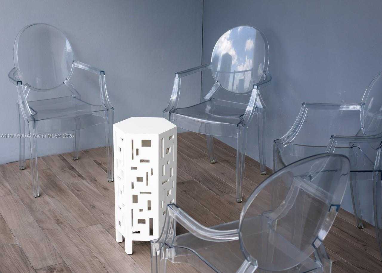 Small Image of 68 SOUTH EAST 6TH ST #2006, Miami Number 3