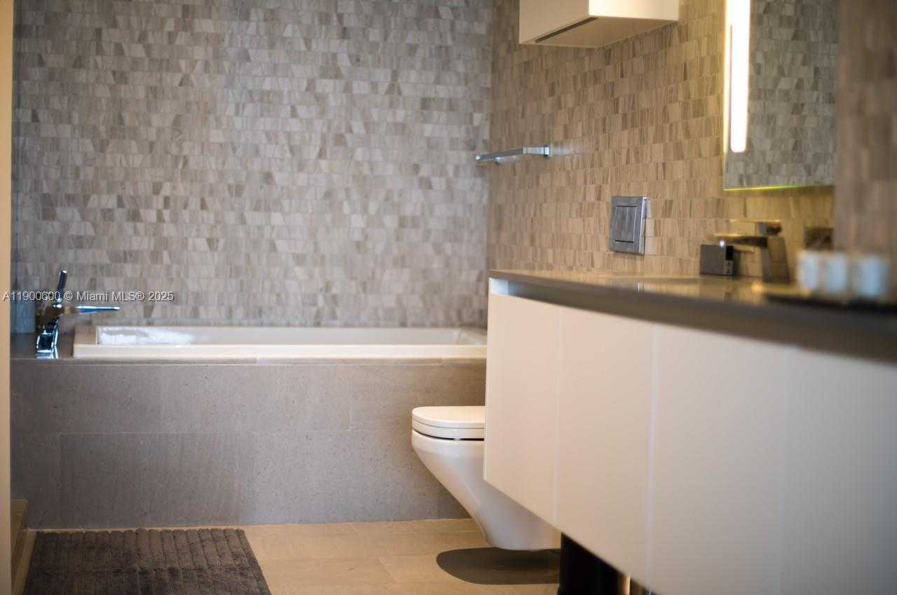 Small Image of 68 SOUTH EAST 6TH ST #2006, Miami Number 30