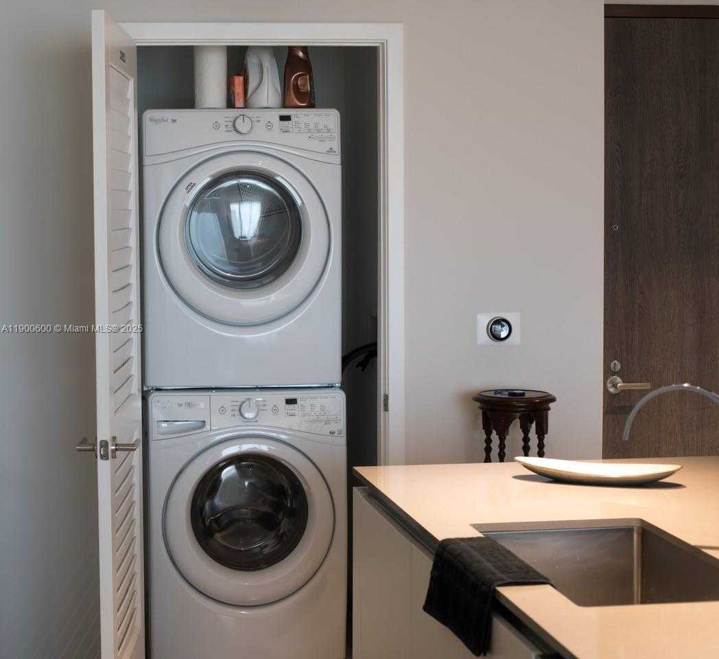 Small Image of 68 SOUTH EAST 6TH ST #2006, Miami Number 35