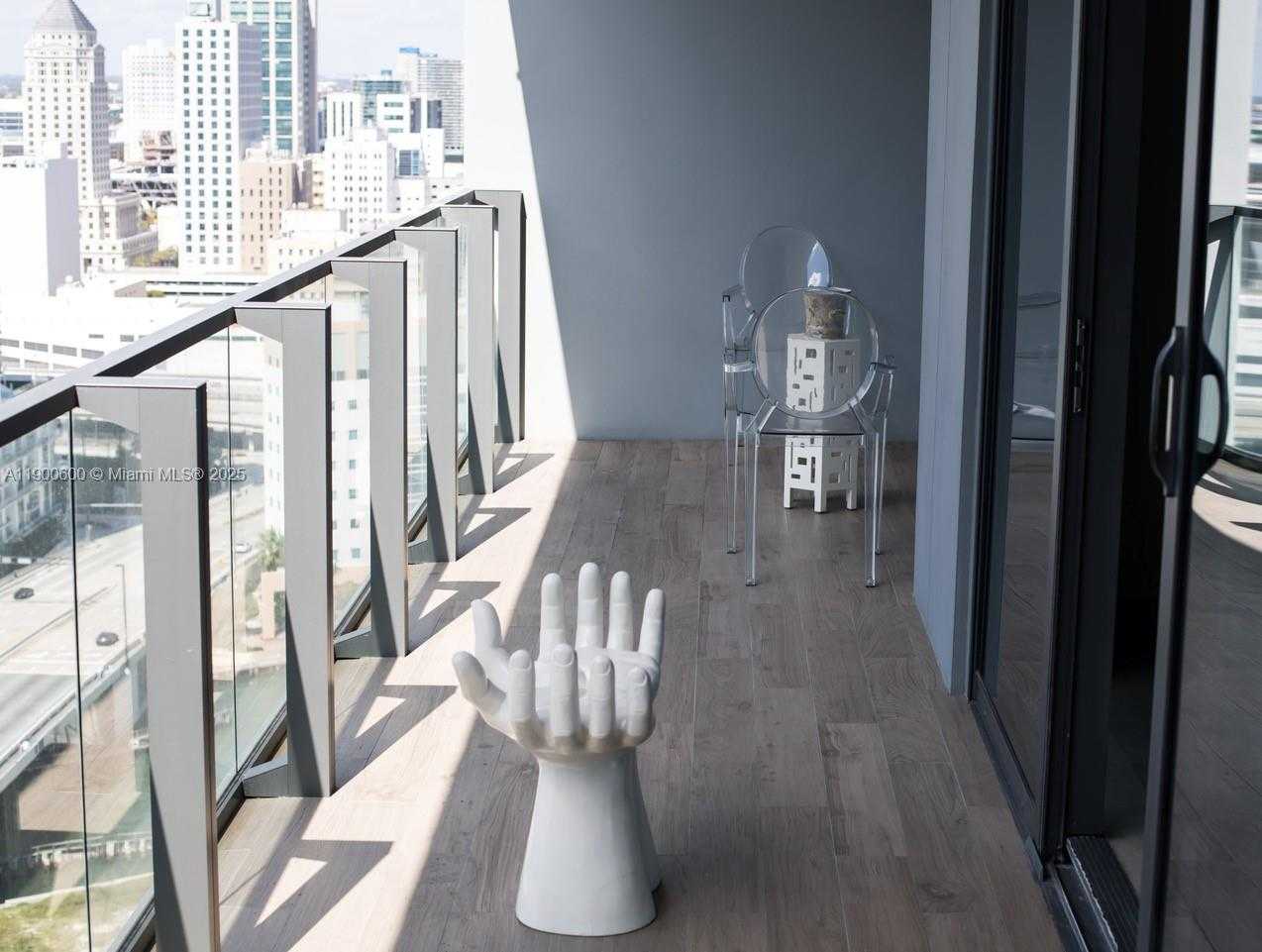 Small Image of 68 SOUTH EAST 6TH ST #2006, Miami Number 4