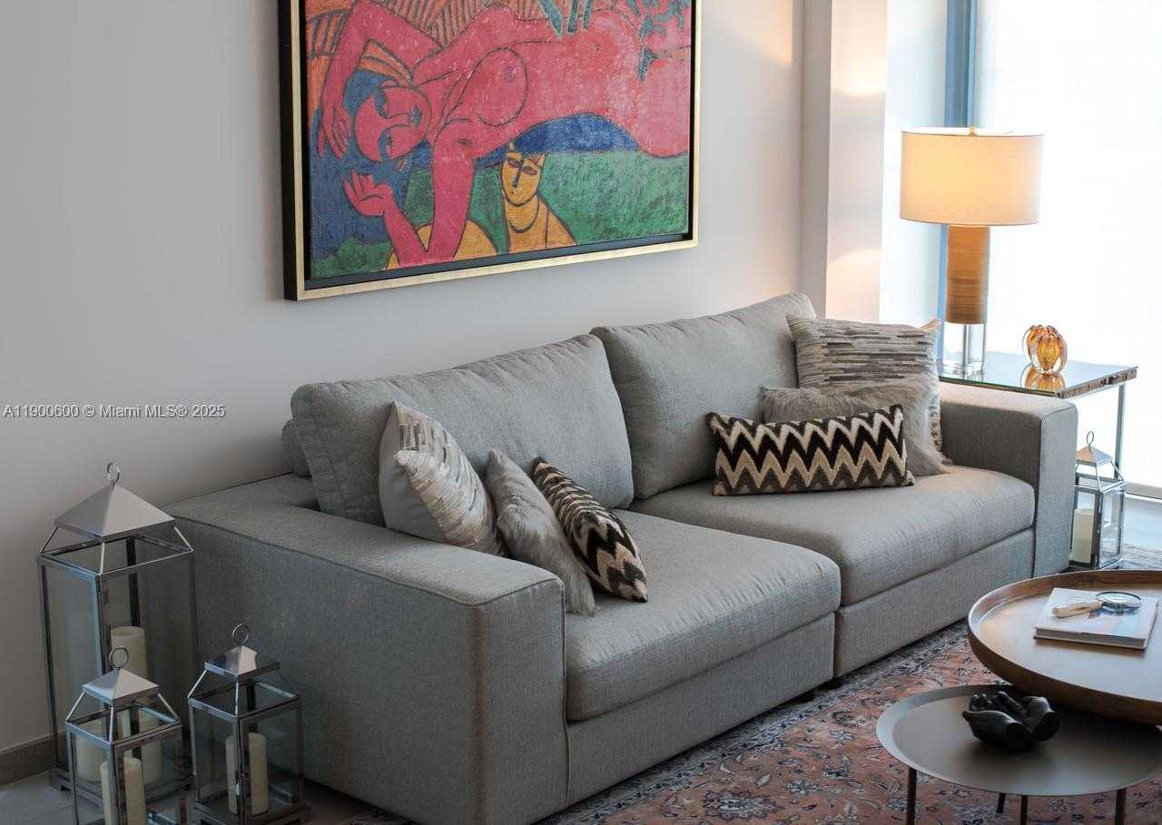 Small Image of 68 SOUTH EAST 6TH ST #2006, Miami Number 6