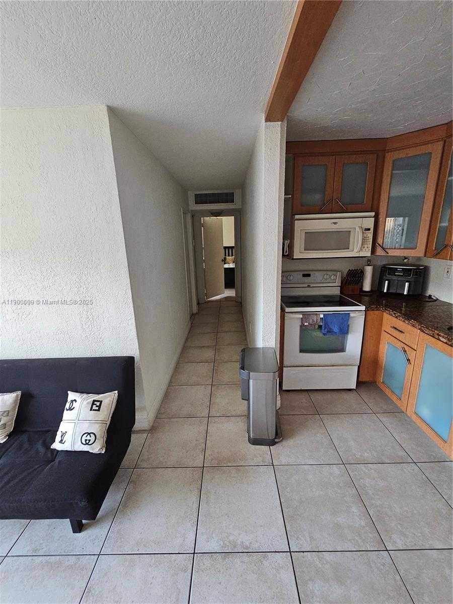 Small Image of 4550 NORTH WEST 79TH AVE #1B, Doral Number 3