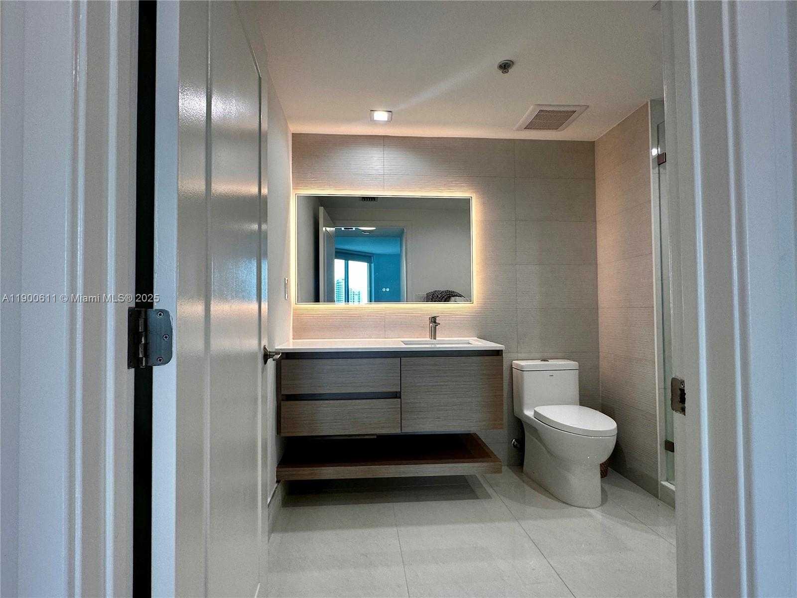 Small Image of 335 Biscayne Blvd, Miami, FL 33132, USA Number 11