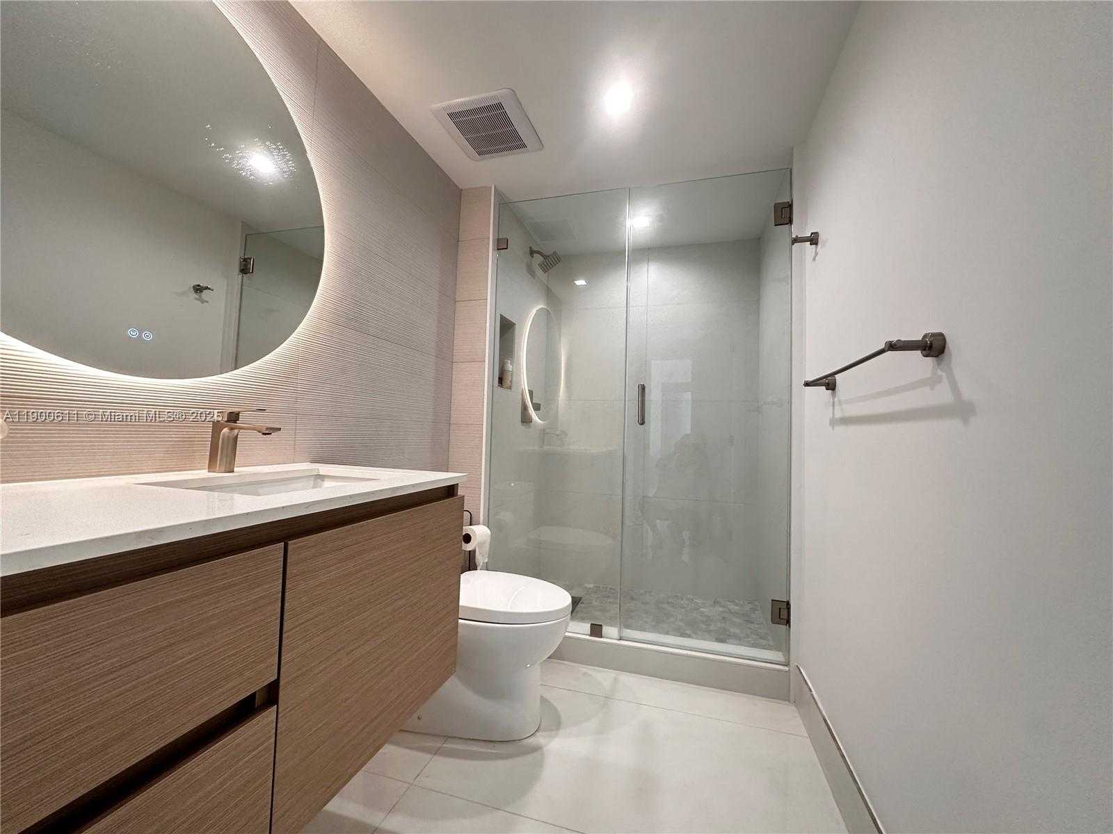 Small Image of 335 Biscayne Blvd, Miami, FL 33132, USA Number 16