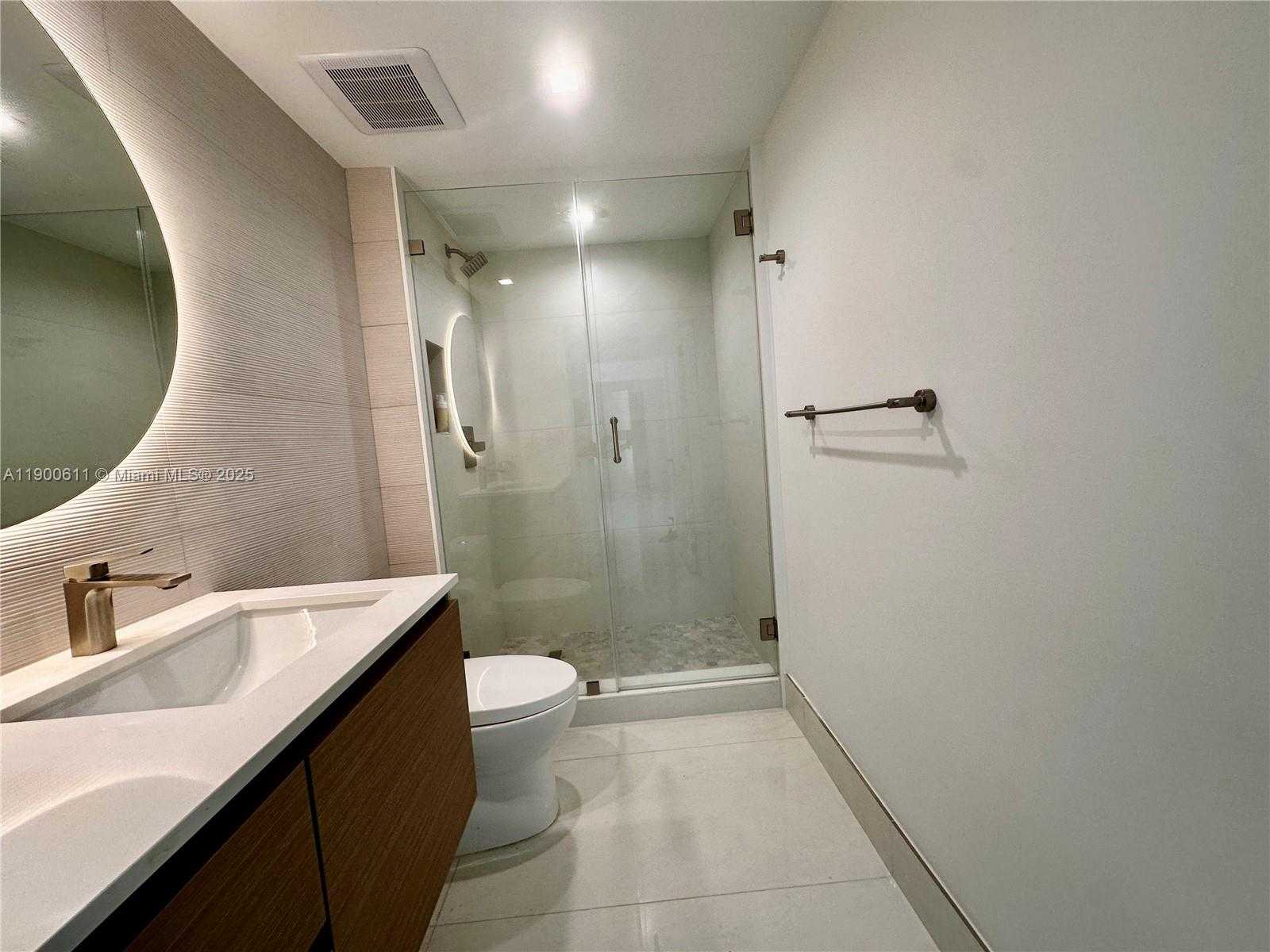 Small Image of 335 Biscayne Blvd, Miami, FL 33132, USA Number 18