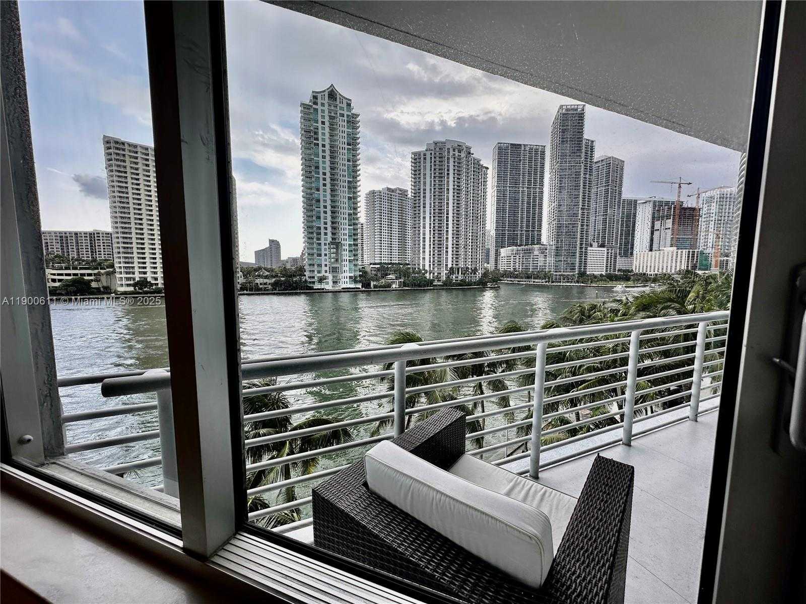 Small Image of 335 Biscayne Blvd, Miami, FL 33132, USA Number 21