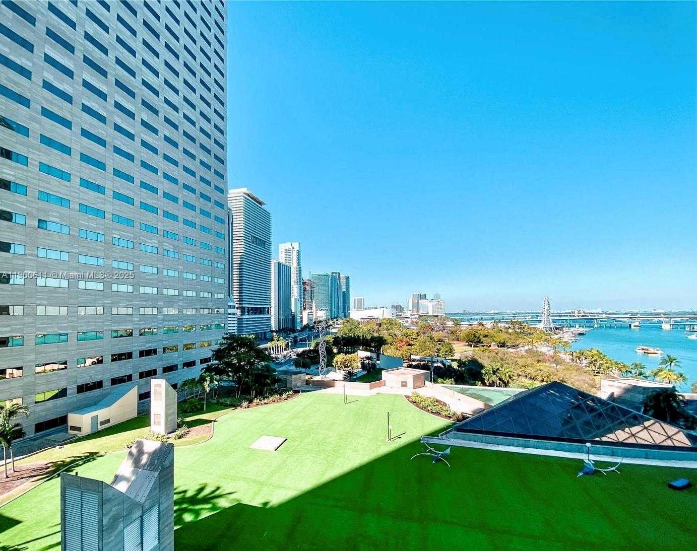 Small Image of 335 Biscayne Blvd, Miami, FL 33132, USA Number 26