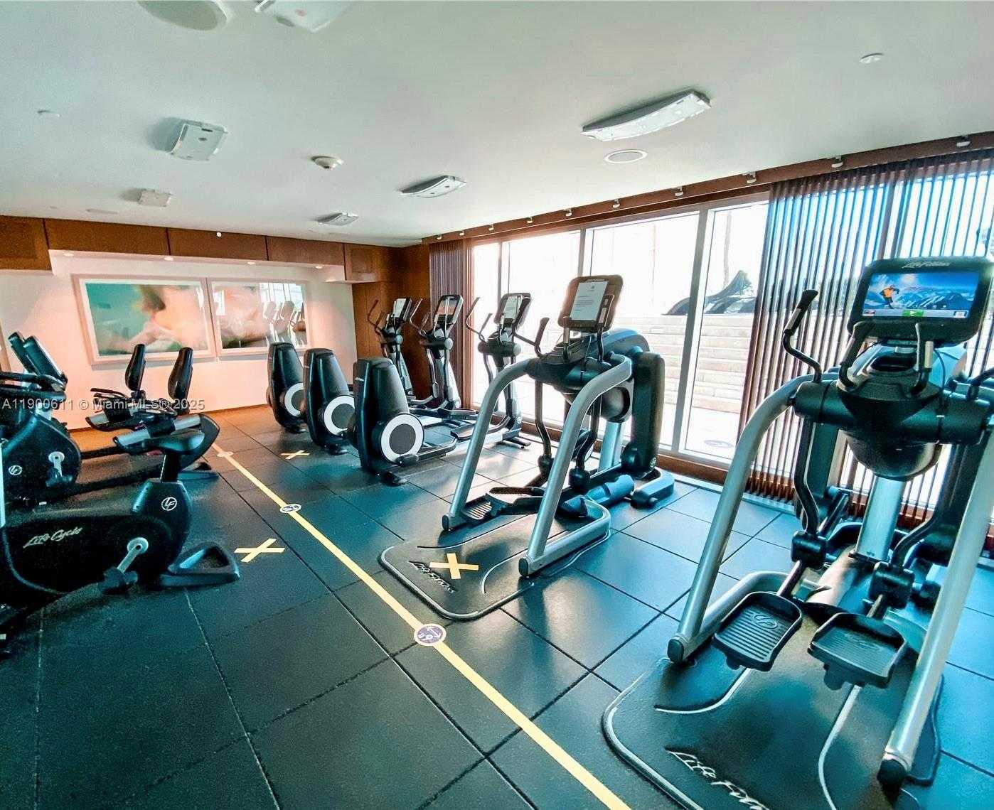 Small Image of 335 Biscayne Blvd, Miami, FL 33132, USA Number 27