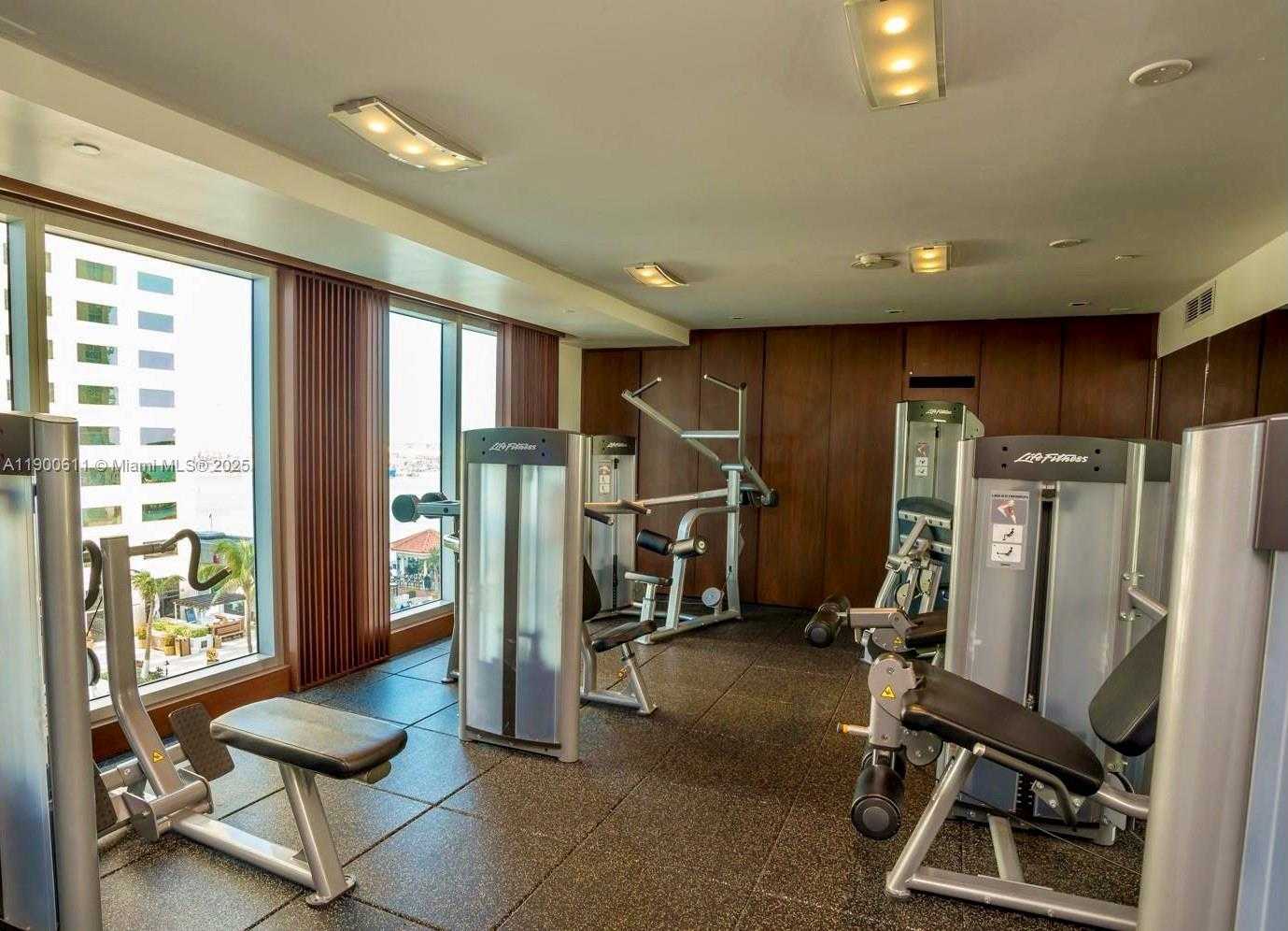 Small Image of 335 Biscayne Blvd, Miami, FL 33132, USA Number 30