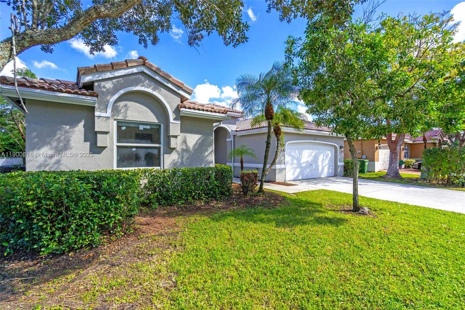 Small Image of 425 SOUTH WEST 198TH TER #., Pembroke Pines Number 2