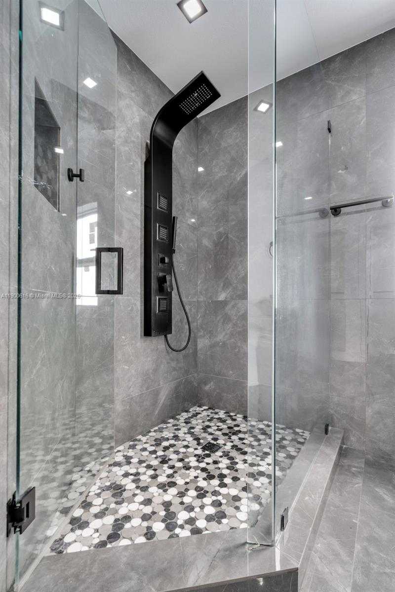 Small Image of 425 SOUTH WEST 198TH TER #., Pembroke Pines Number 25