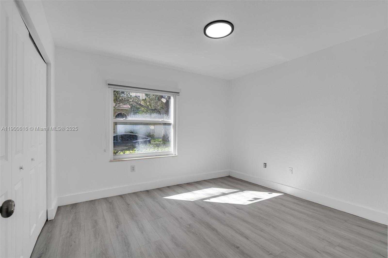 Small Image of 425 SOUTH WEST 198TH TER #., Pembroke Pines Number 27