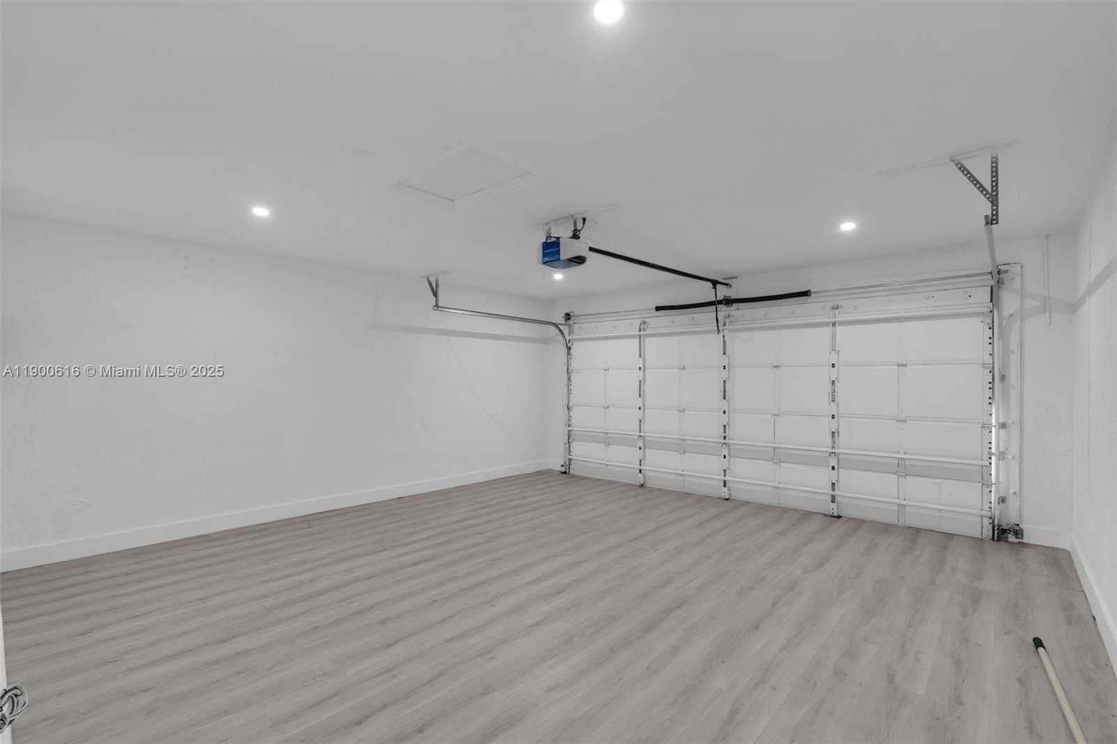 Small Image of 425 SOUTH WEST 198TH TER #., Pembroke Pines Number 34