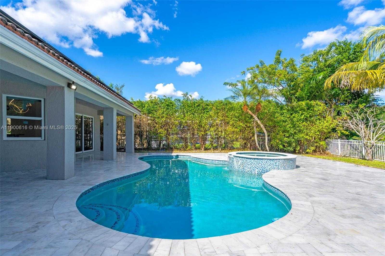 Small Image of 425 SOUTH WEST 198TH TER #., Pembroke Pines Number 37