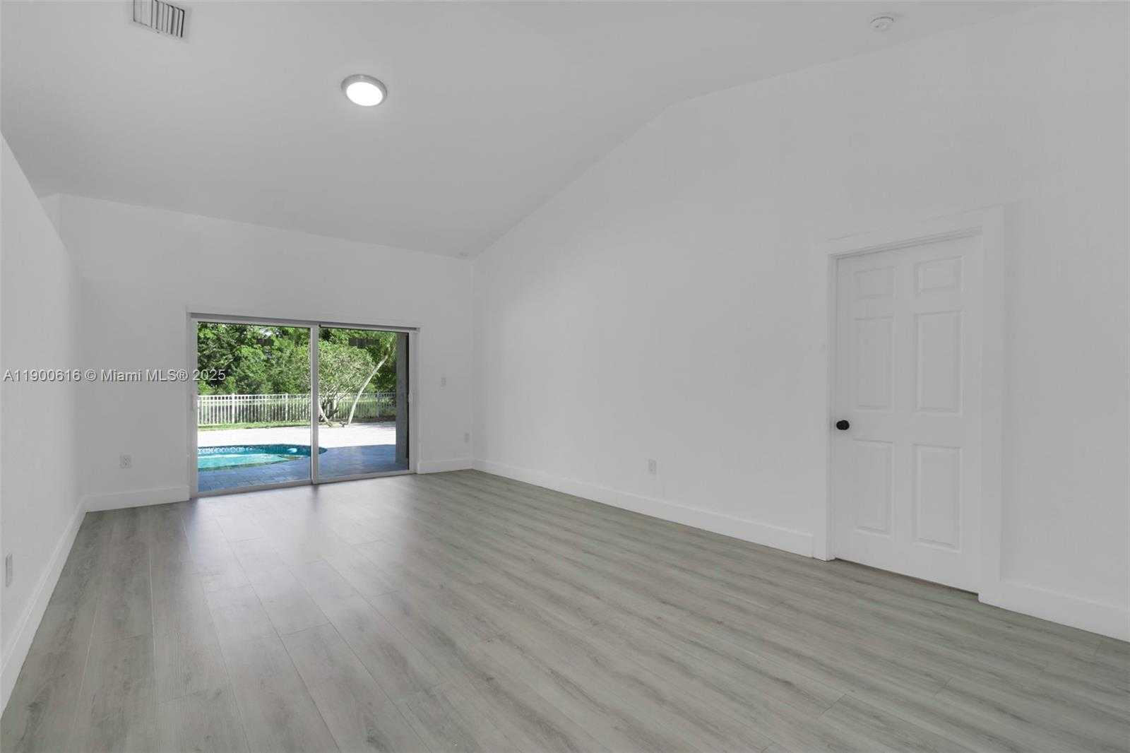 Small Image of 425 SOUTH WEST 198TH TER #., Pembroke Pines Number 4