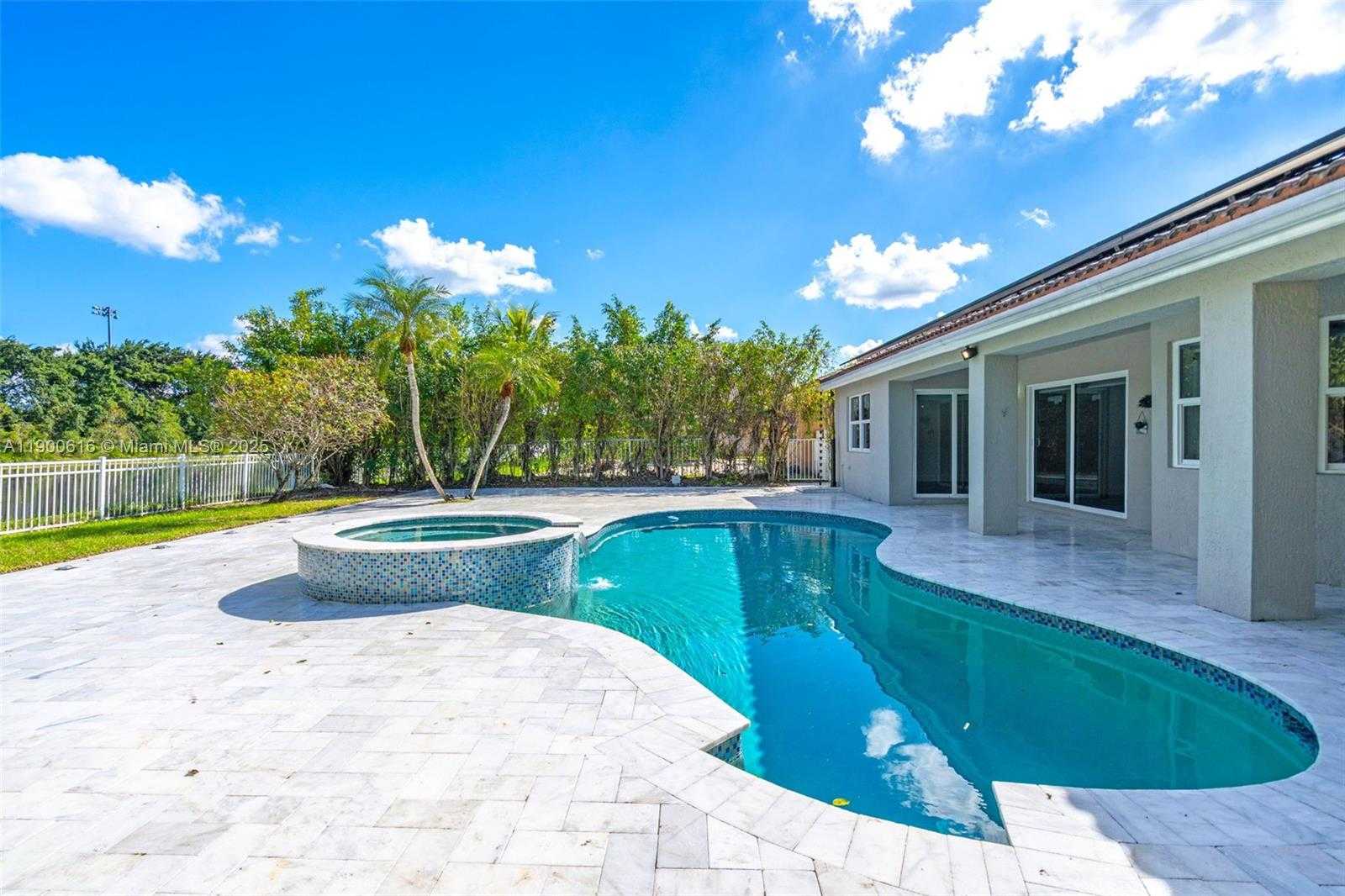 Small Image of 425 SOUTH WEST 198TH TER #., Pembroke Pines Number 40