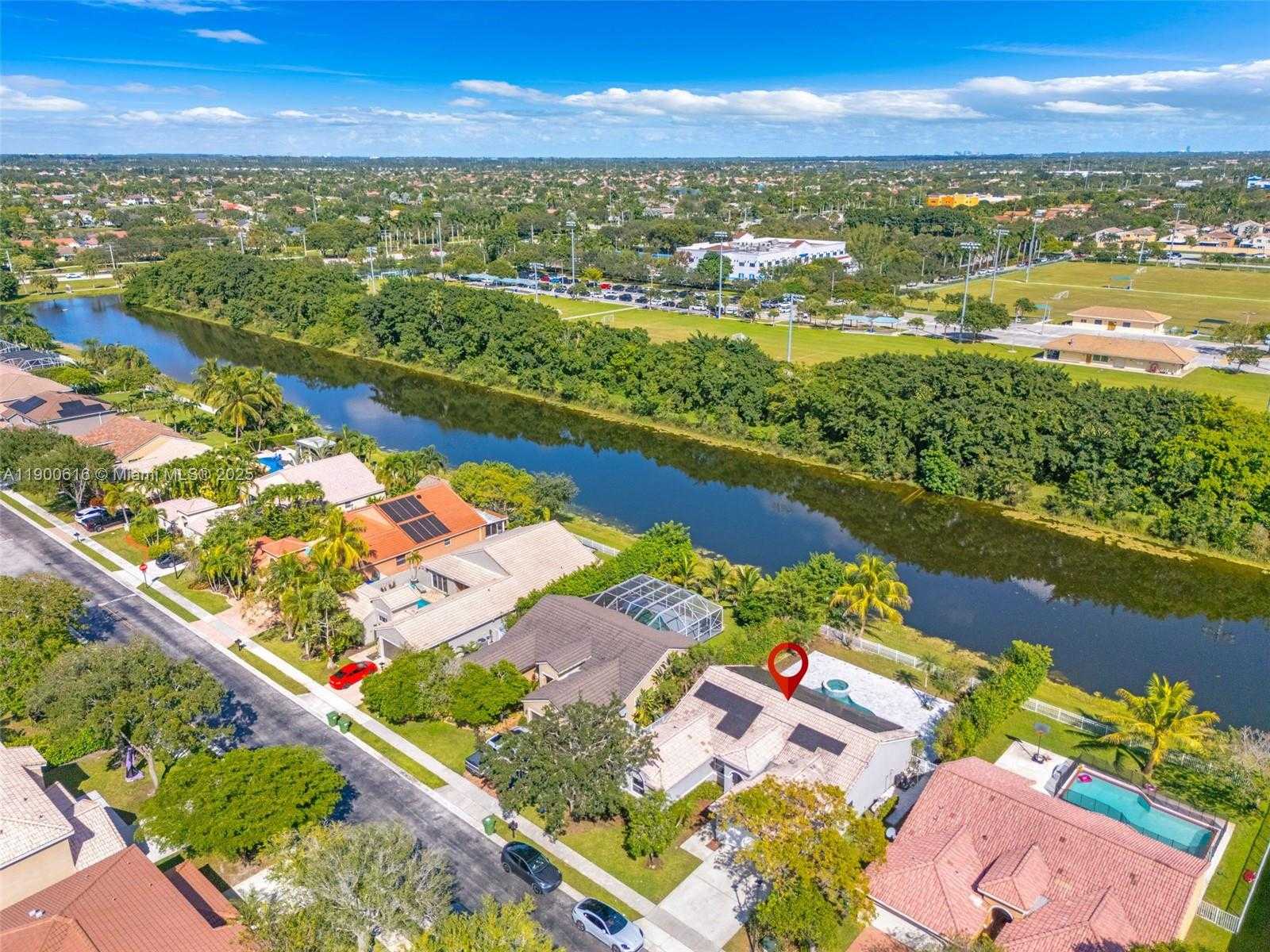 Small Image of 425 SOUTH WEST 198TH TER #., Pembroke Pines Number 47