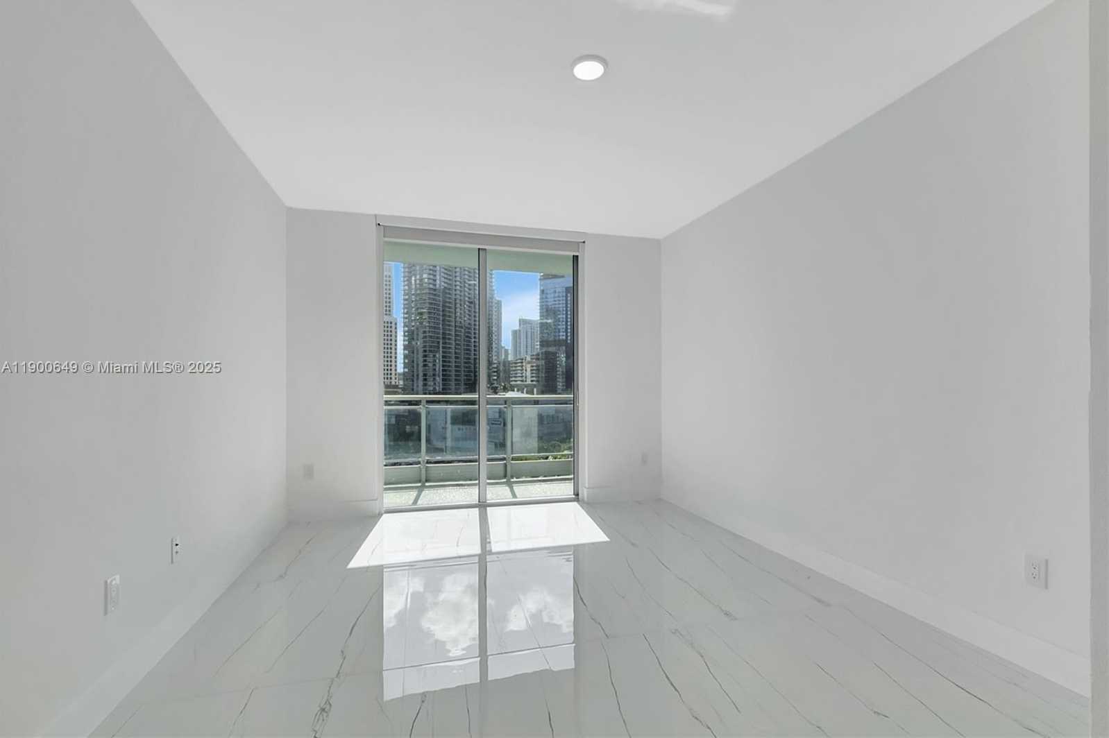 Small Image of 90 SOUTH WEST 3RD ST #1602, Miami Number 22