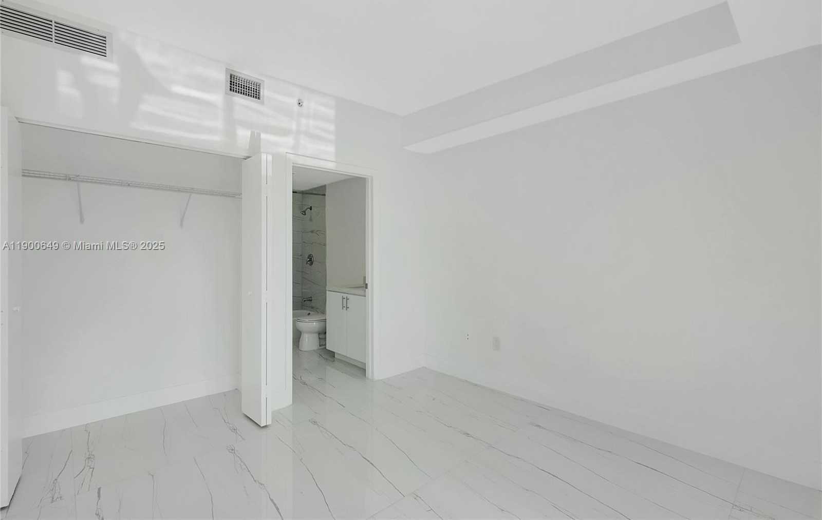 Small Image of 90 SOUTH WEST 3RD ST #1602, Miami Number 23