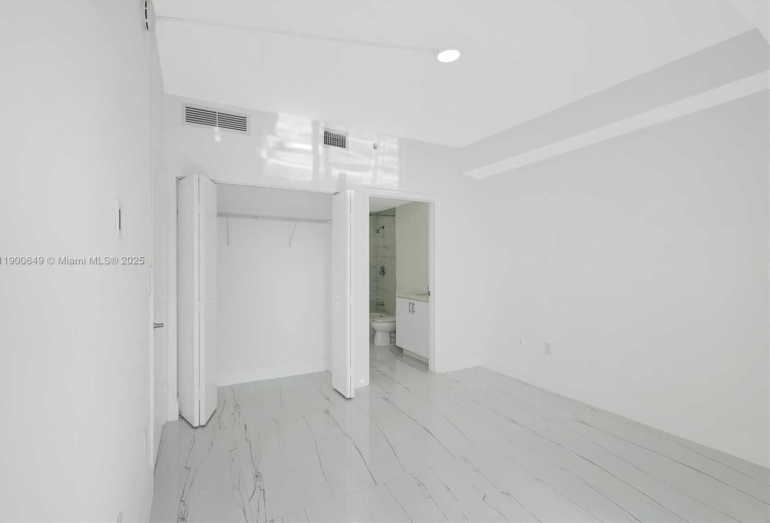 Small Image of 90 SOUTH WEST 3RD ST #1602, Miami Number 24