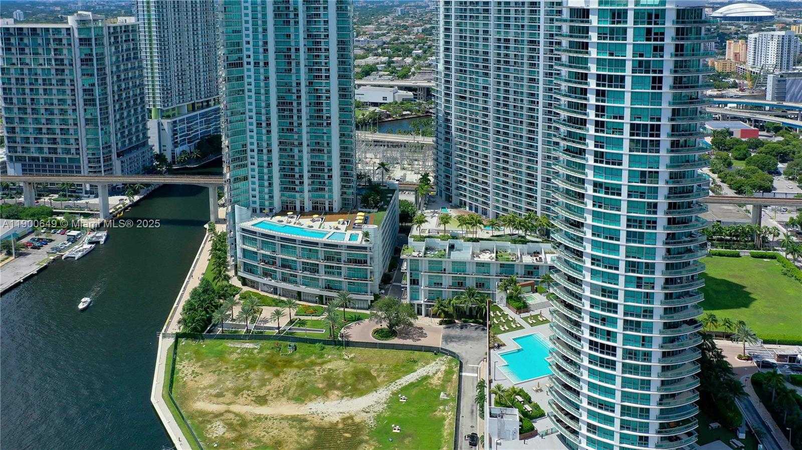 Small Image of 90 SOUTH WEST 3RD ST #1602, Miami Number 43