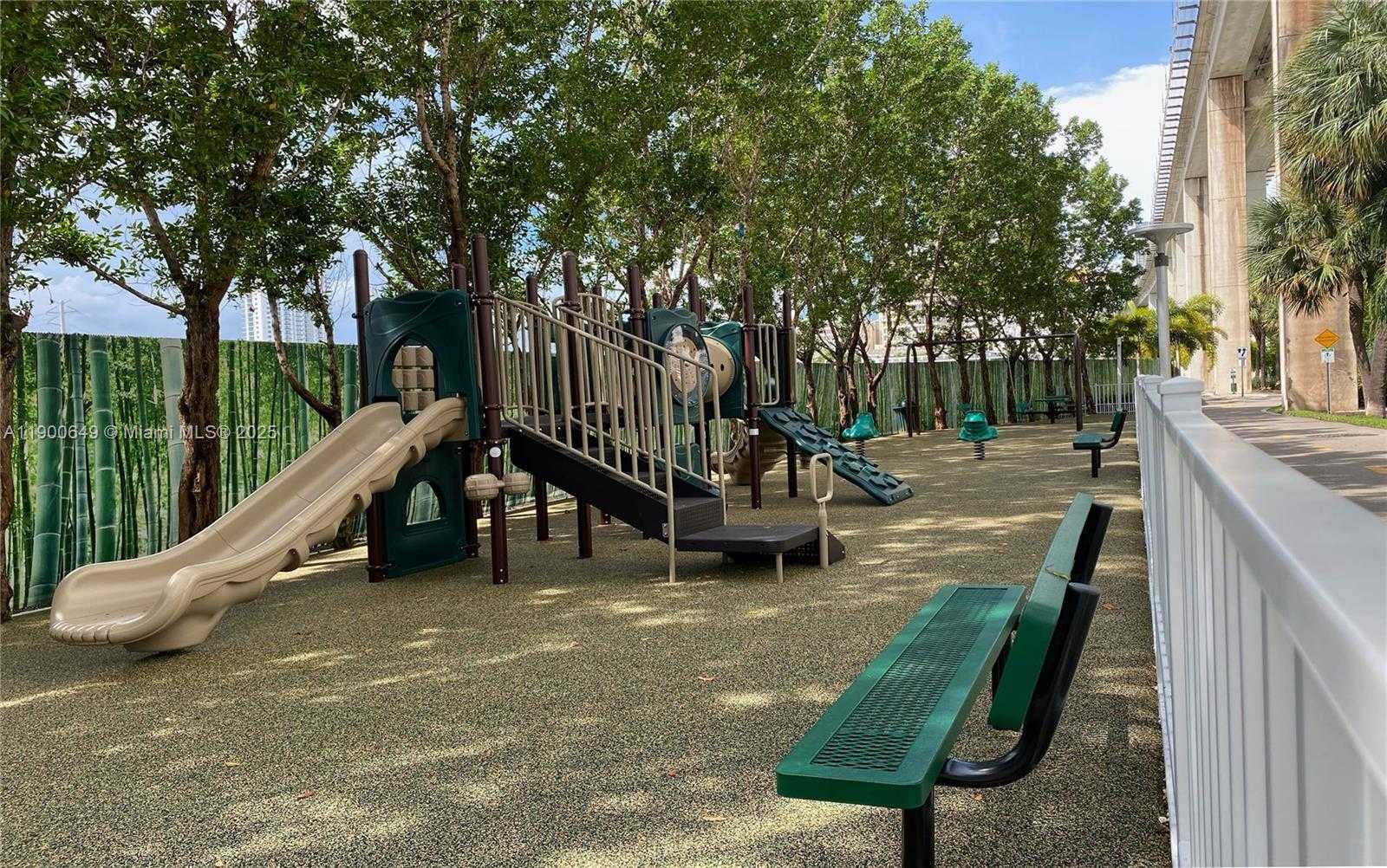 Small Image of 90 SOUTH WEST 3RD ST #1602, Miami Number 51