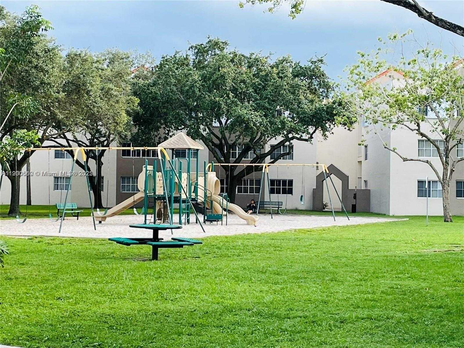 Small Image of 6175 NORTH WEST 186TH ST #102, Hialeah Number 4