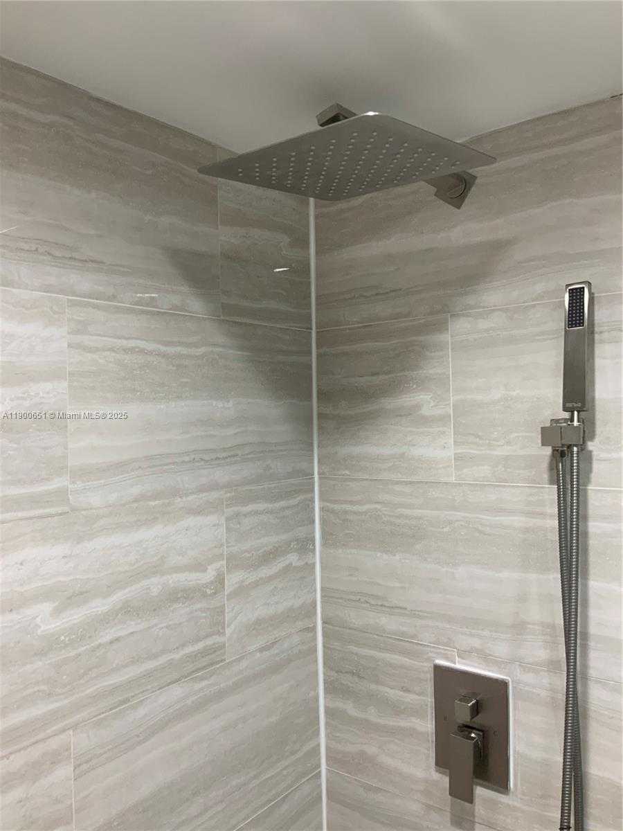 Small Image of 1130 11TH ST #3E, Miami Beach Number 12