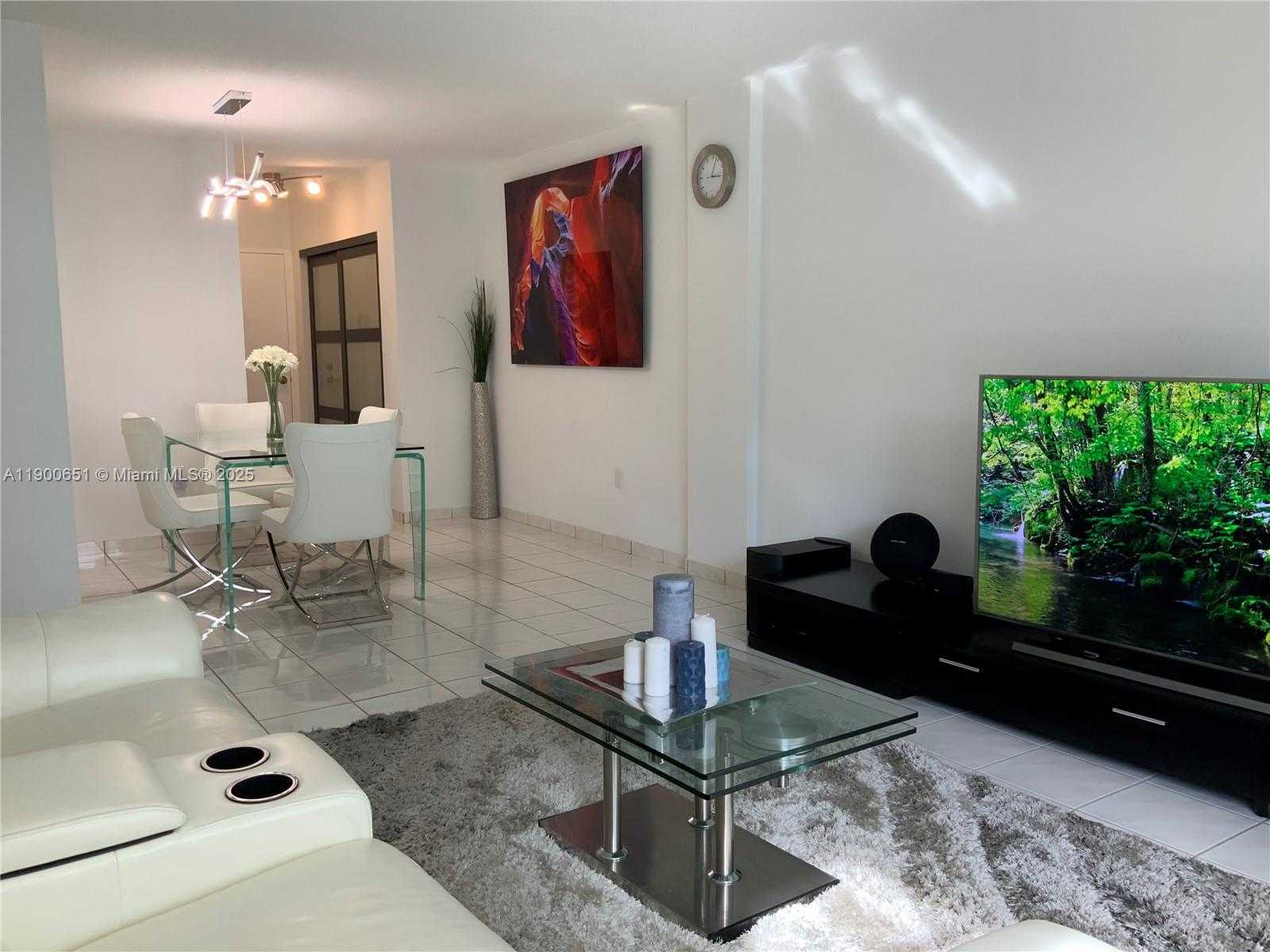 Small Image of 1130 11TH ST #3E, Miami Beach Number 3