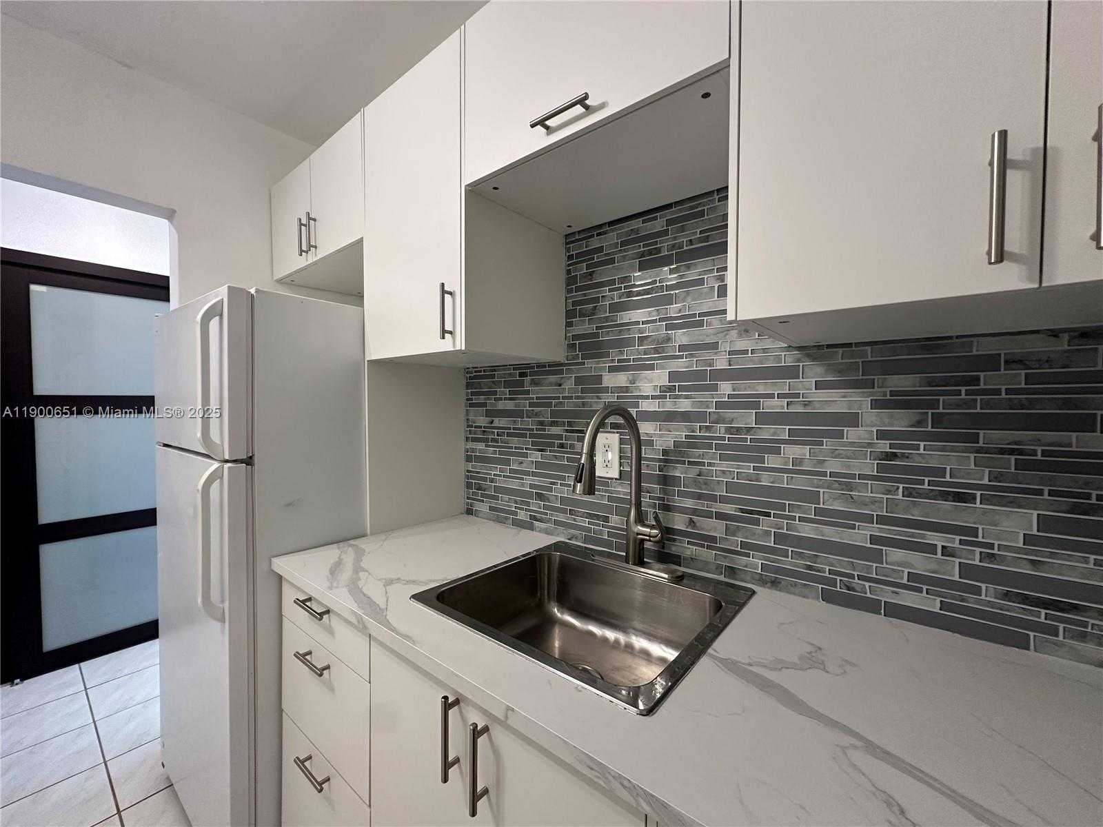 Small Image of 1130 11TH ST #3E, Miami Beach Number 6