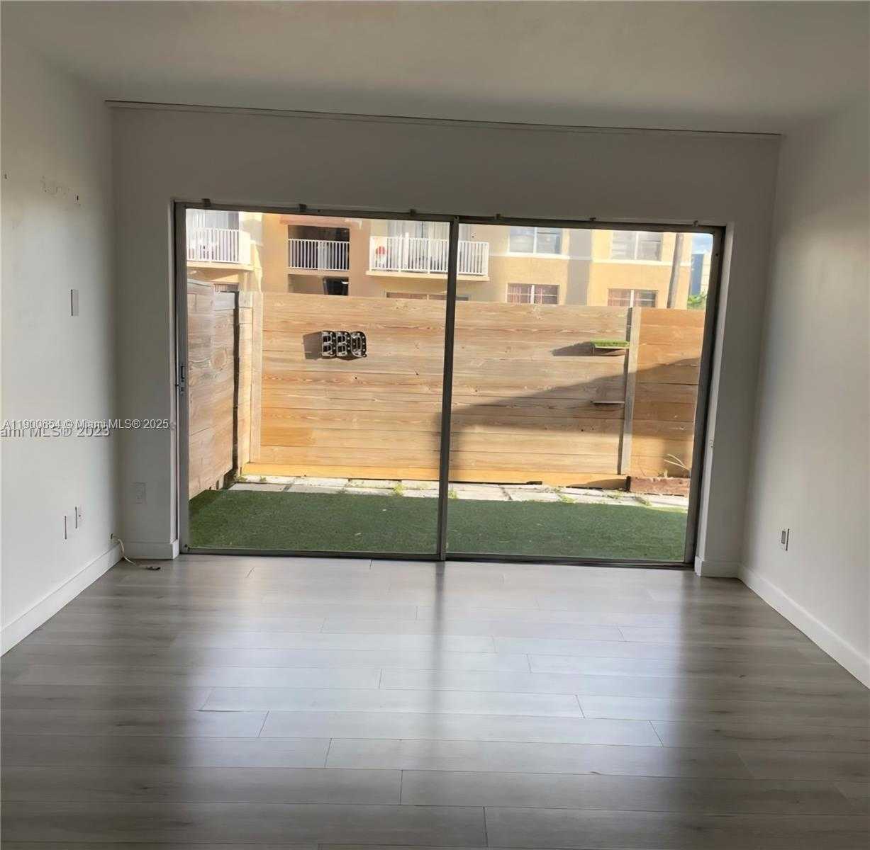 Small Image of Doral Number 11