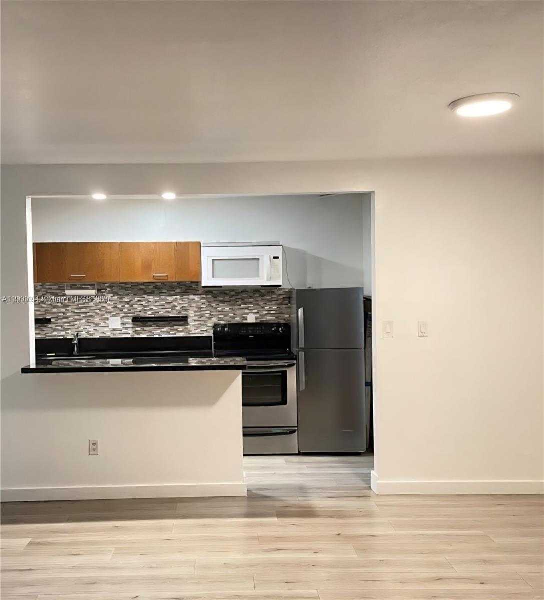 Small Image of Doral Number 13