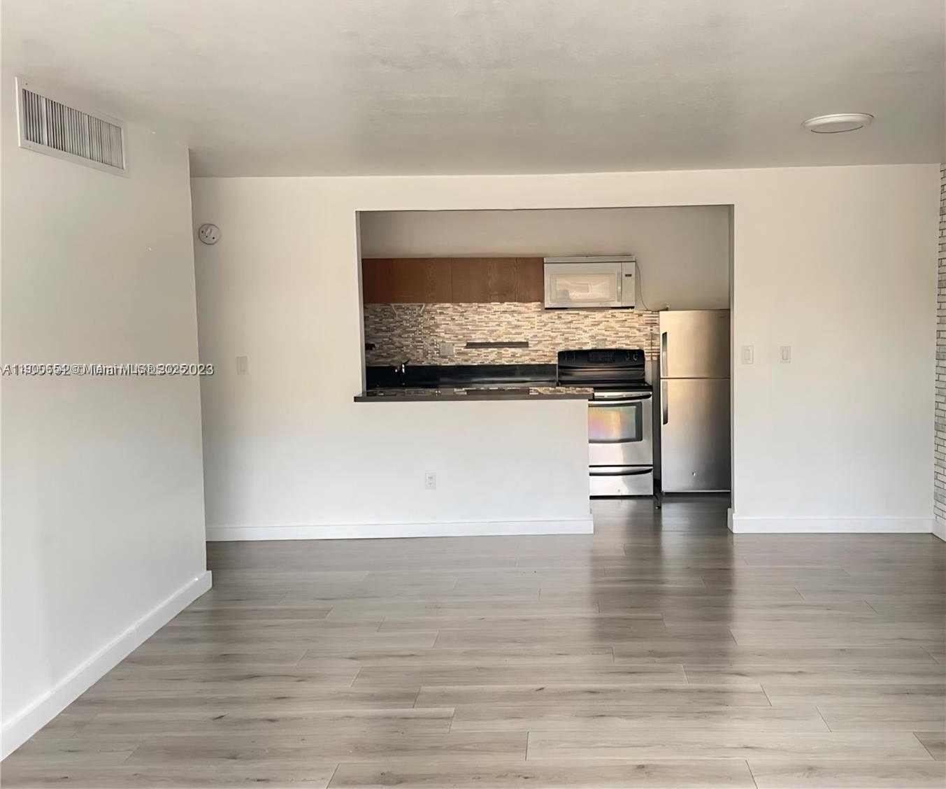 Small Image of Doral Number 14