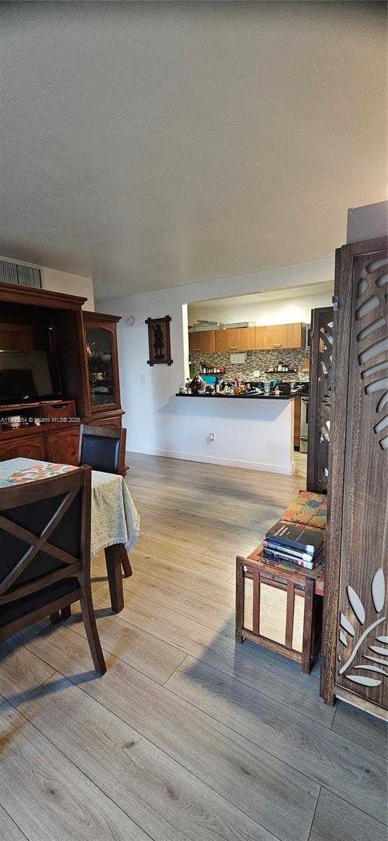 Small Image of Doral Number 2