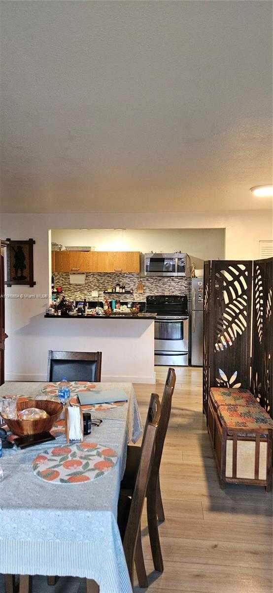 Small Image of Doral Number 3