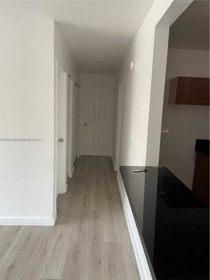 Small Image of Doral Number 6