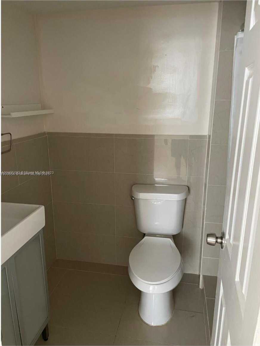 Small Image of Doral Number 9