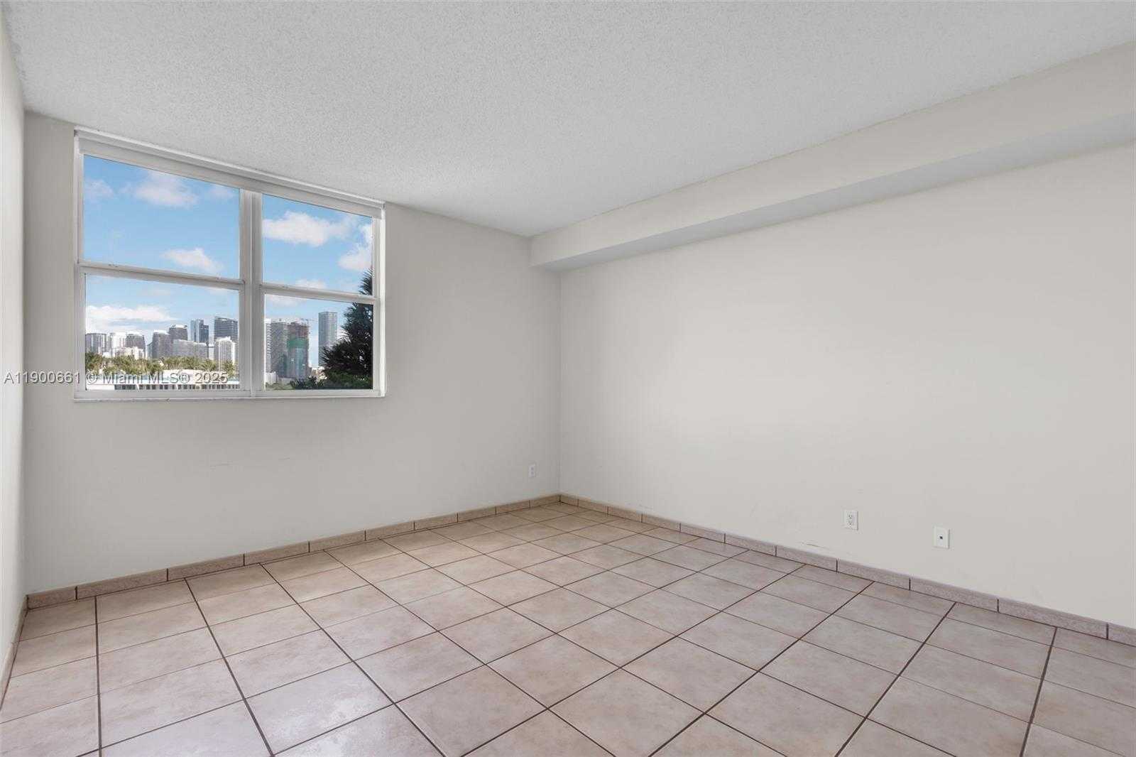 Small Image of 2475 BRICKELL AVE #703, Miami Number 15