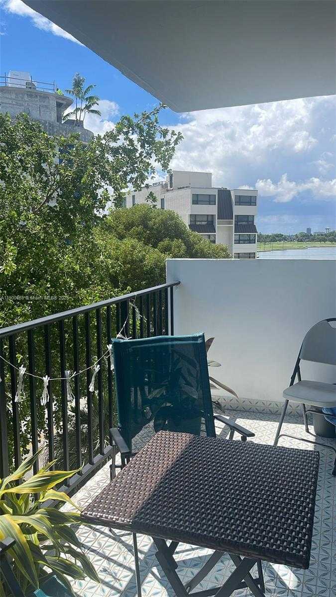 Small Image of 1001 91ST ST #503, Bay Harbor Islands Number 13