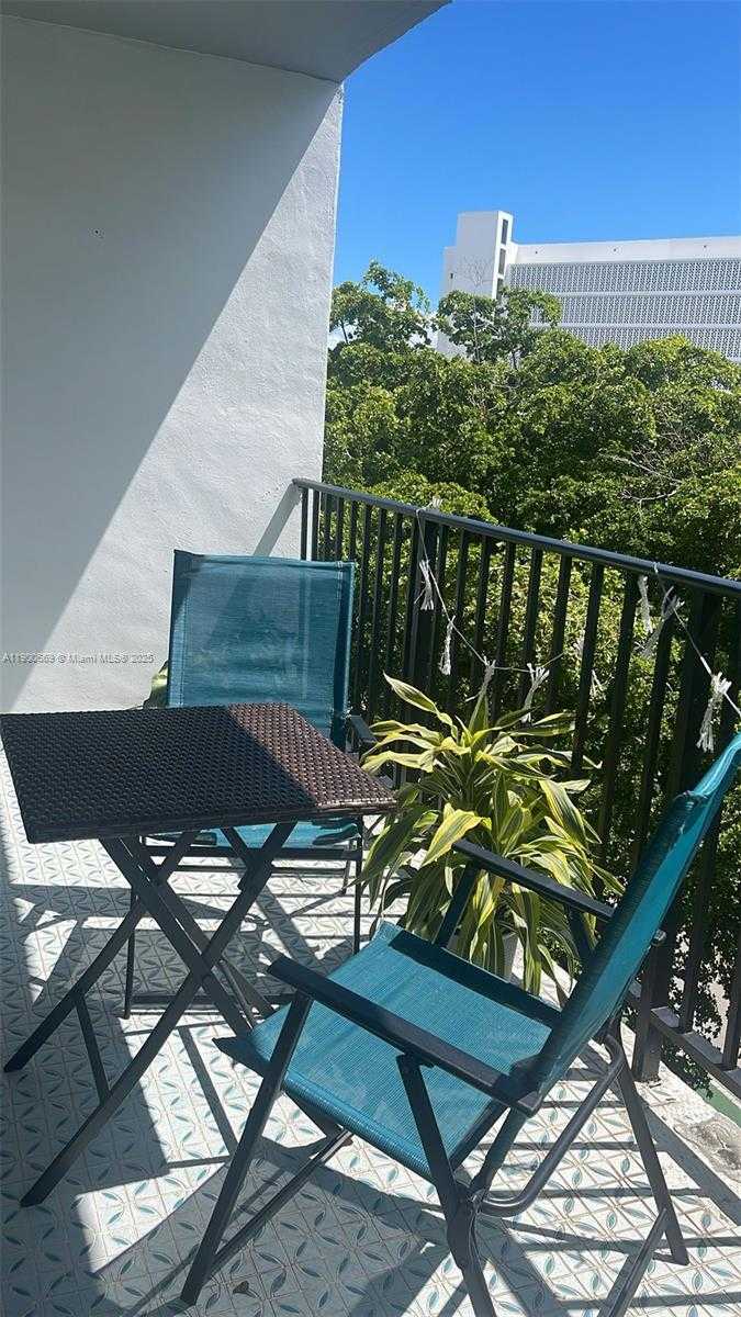 Small Image of 1001 91ST ST #503, Bay Harbor Islands Number 14