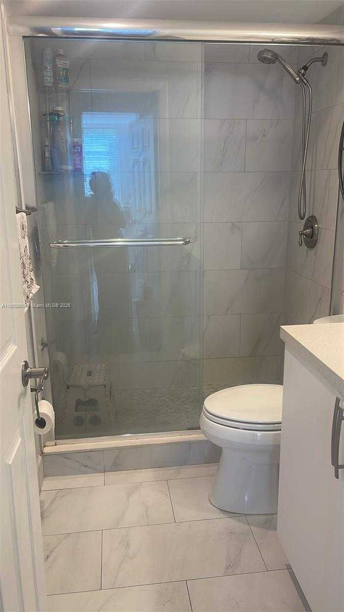 Small Image of 1001 91ST ST #503, Bay Harbor Islands Number 4