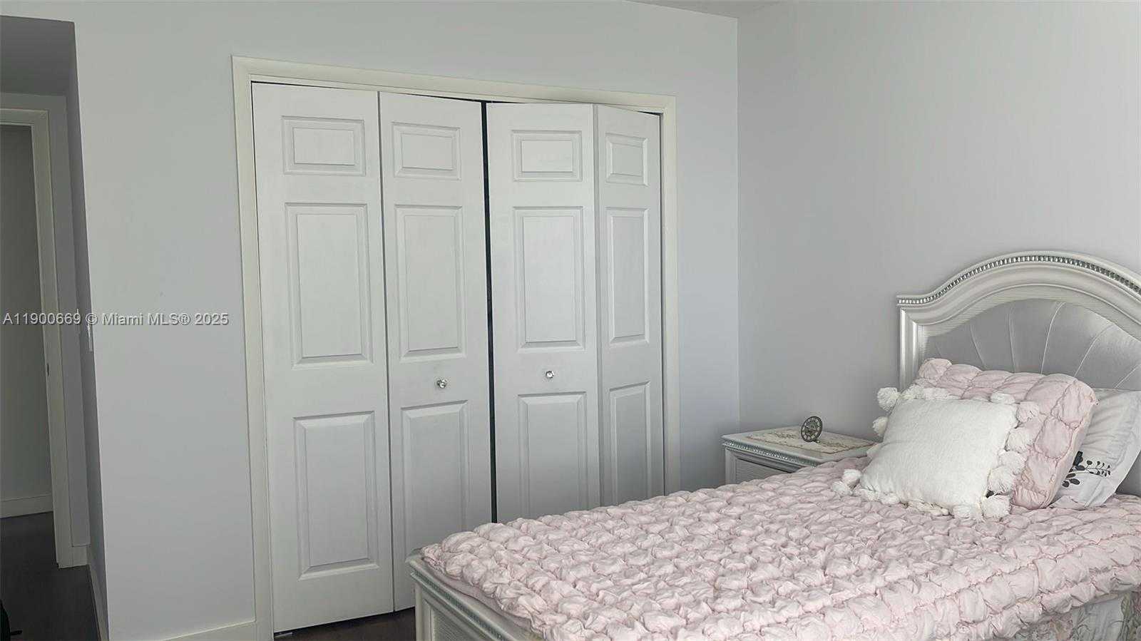 Small Image of 1001 91ST ST #503, Bay Harbor Islands Number 5