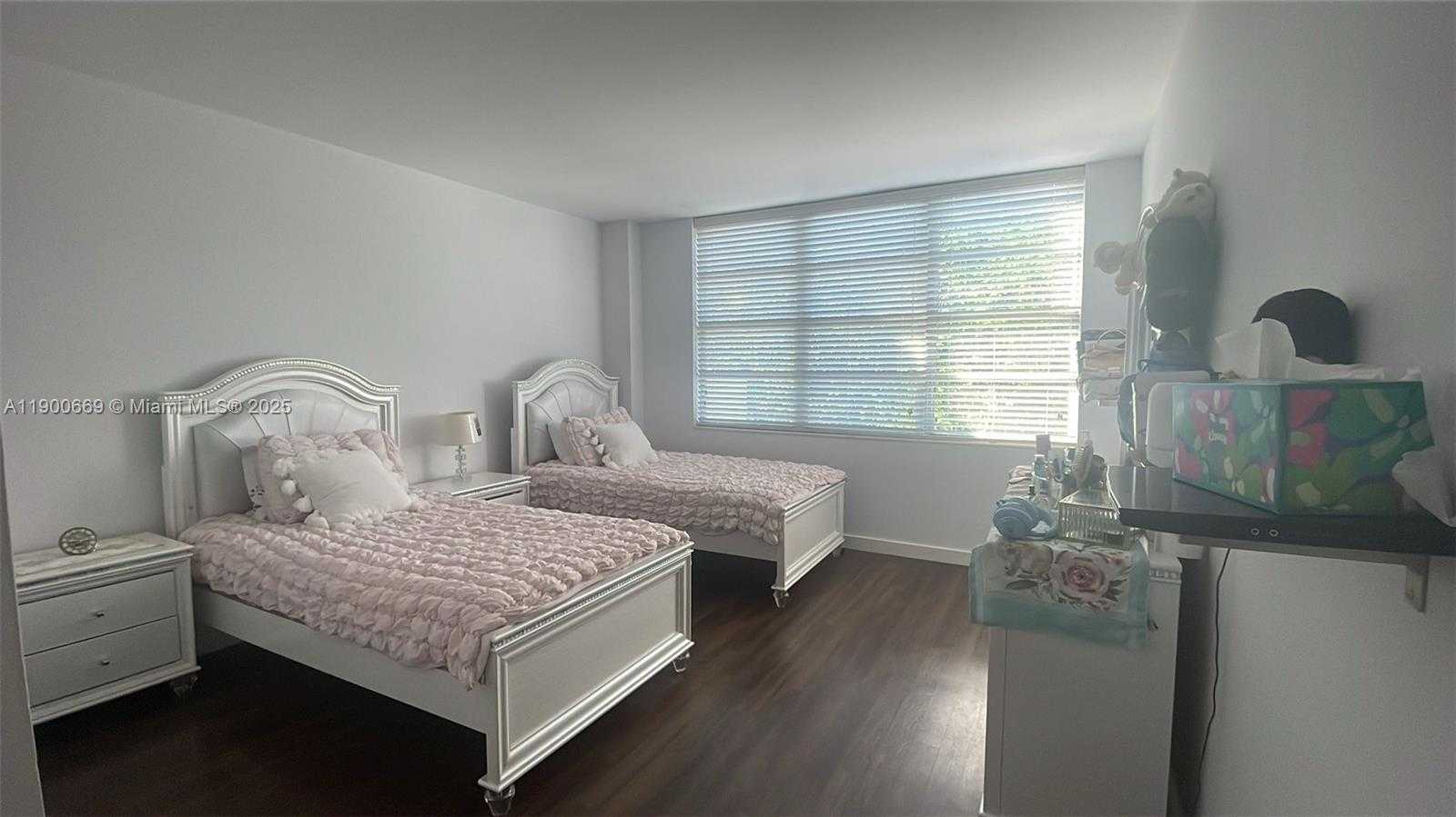 Small Image of 1001 91ST ST #503, Bay Harbor Islands Number 6