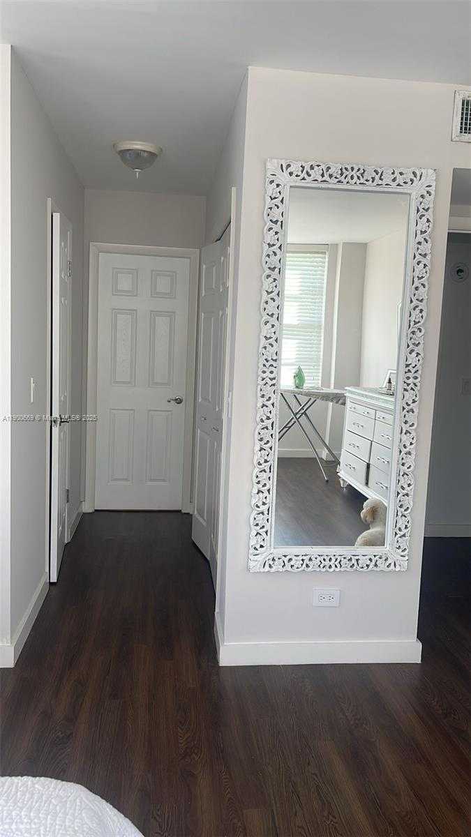 Small Image of 1001 91ST ST #503, Bay Harbor Islands Number 7