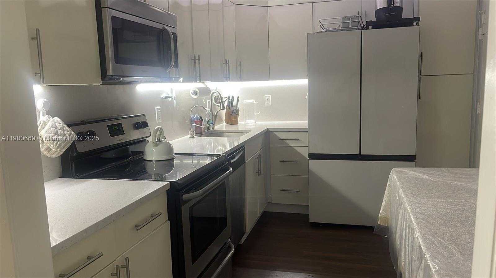 Small Image of 1001 91ST ST #503, Bay Harbor Islands Number 9